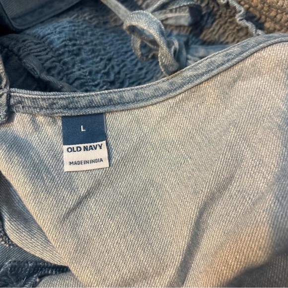 Old Navy Light Blue Smocked Crop Top - Picture 4 of 5